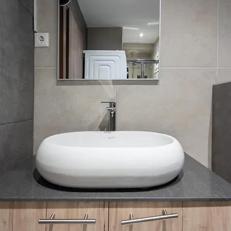 Seabreeze Luxury Condo In Flisvos Marina Athens Exterior photo