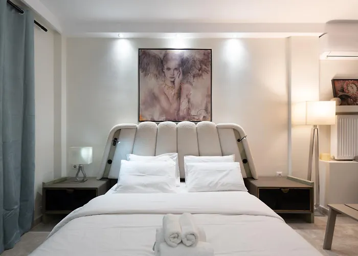 Seabreeze Luxury Condo In Flisvos Marina