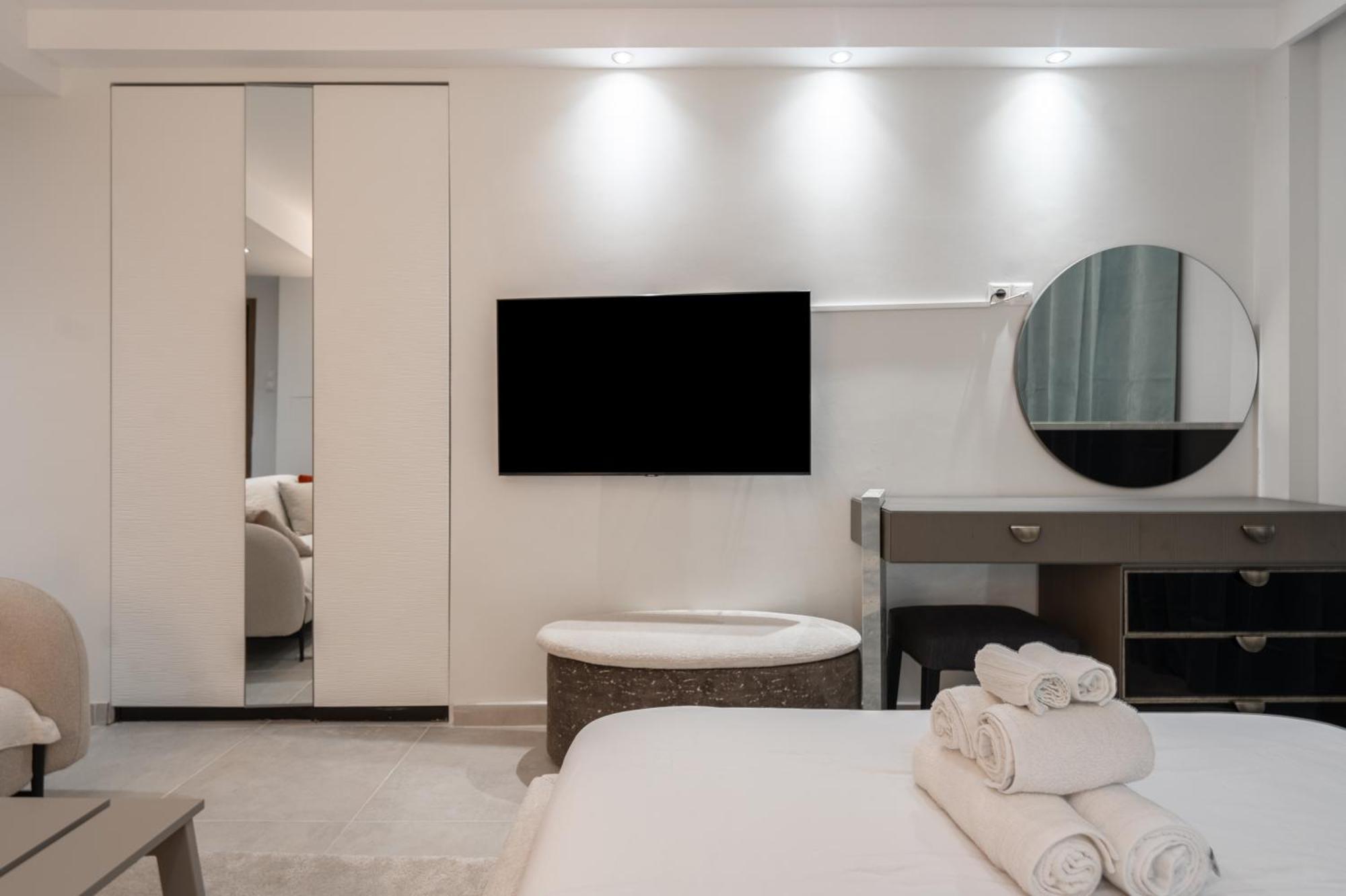 Seabreeze Luxury In Flisvos Marina Athens