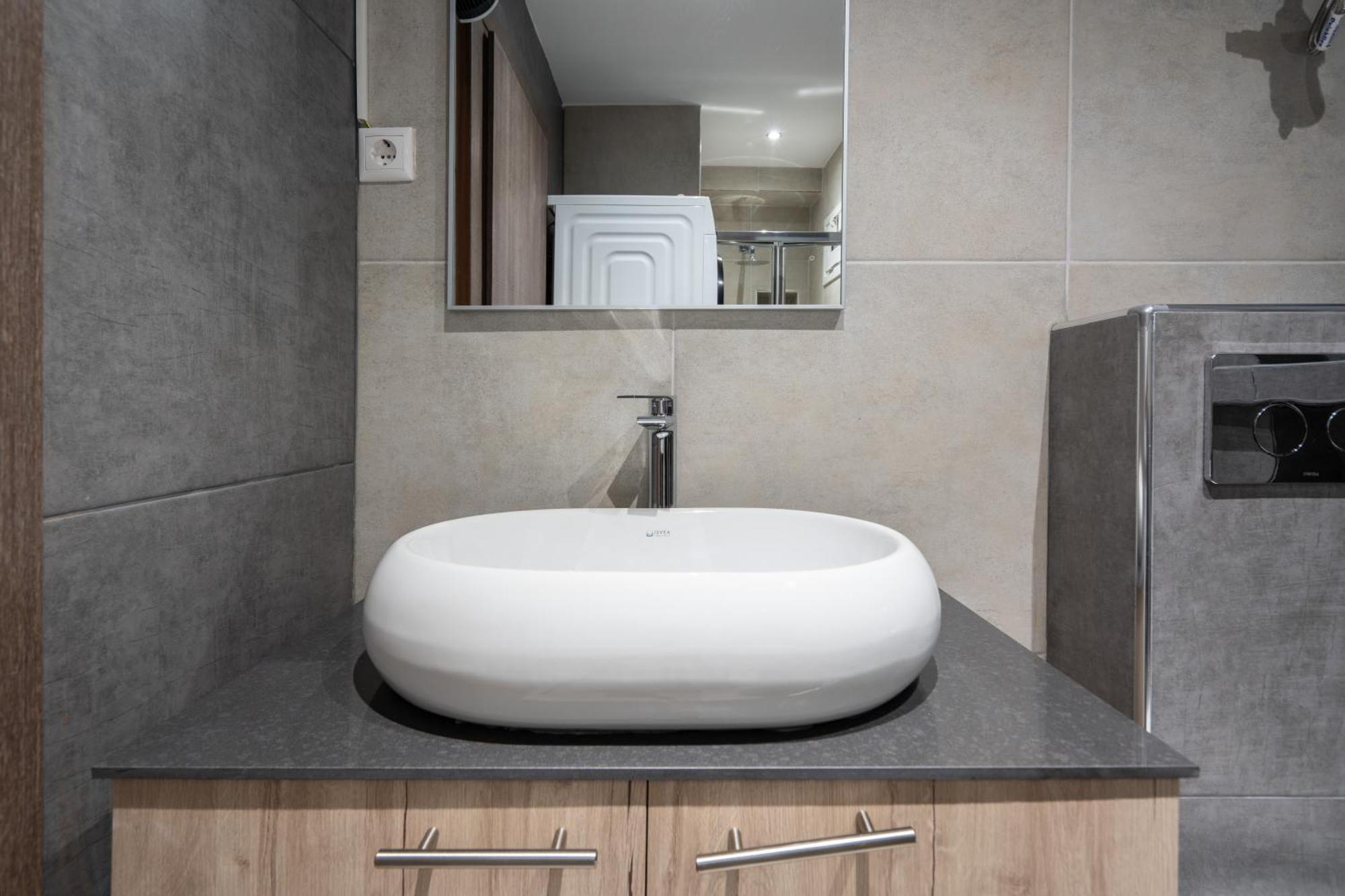 Seabreeze Luxury In Flisvos Marina Apartment Athens